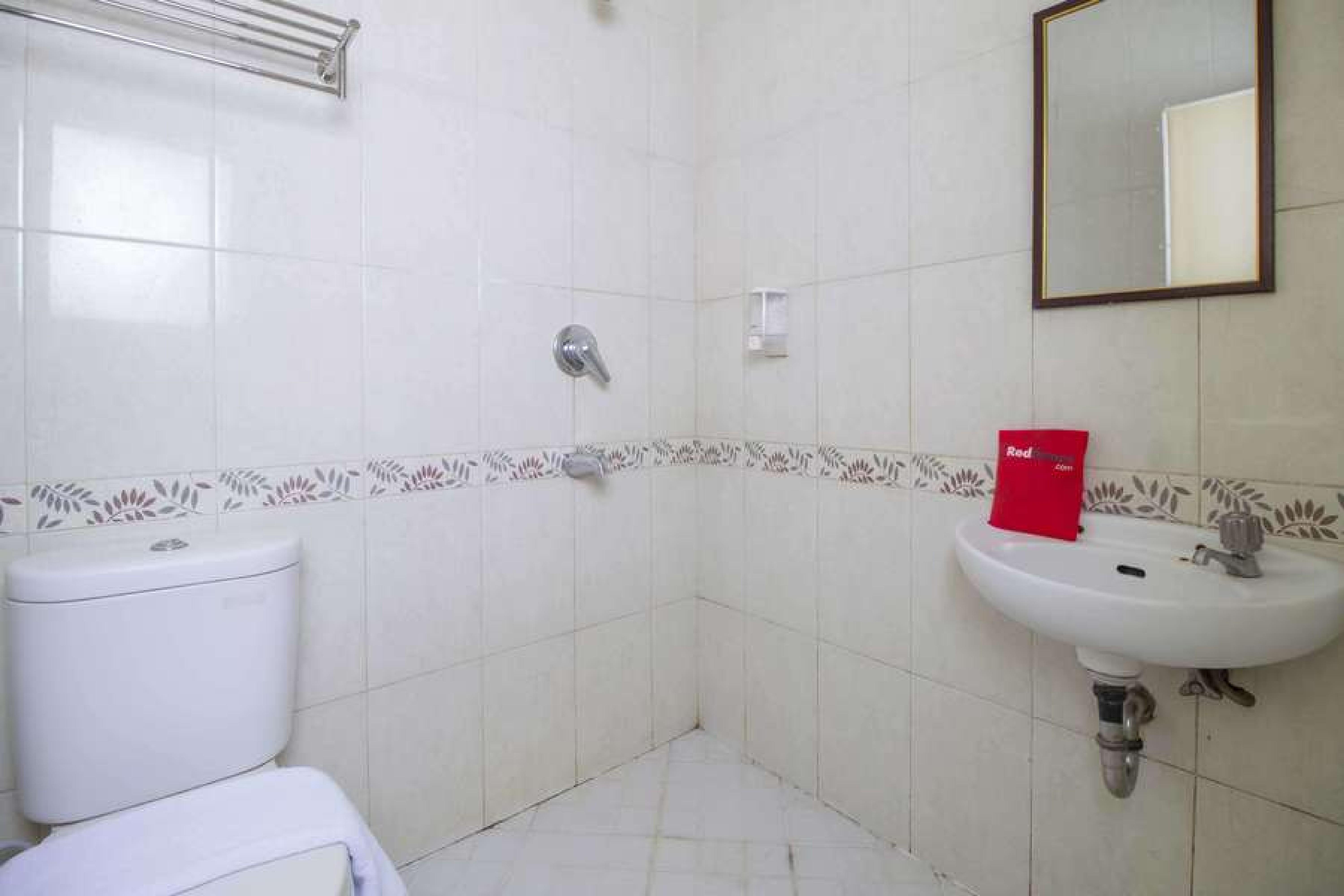 Reddoorz @ Pangeran Antasari 2 Hotel Cilandak  Exterior photo