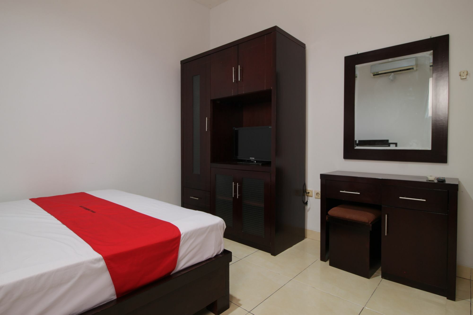 Reddoorz @ Pangeran Antasari 2 Hotel Cilandak  Exterior photo